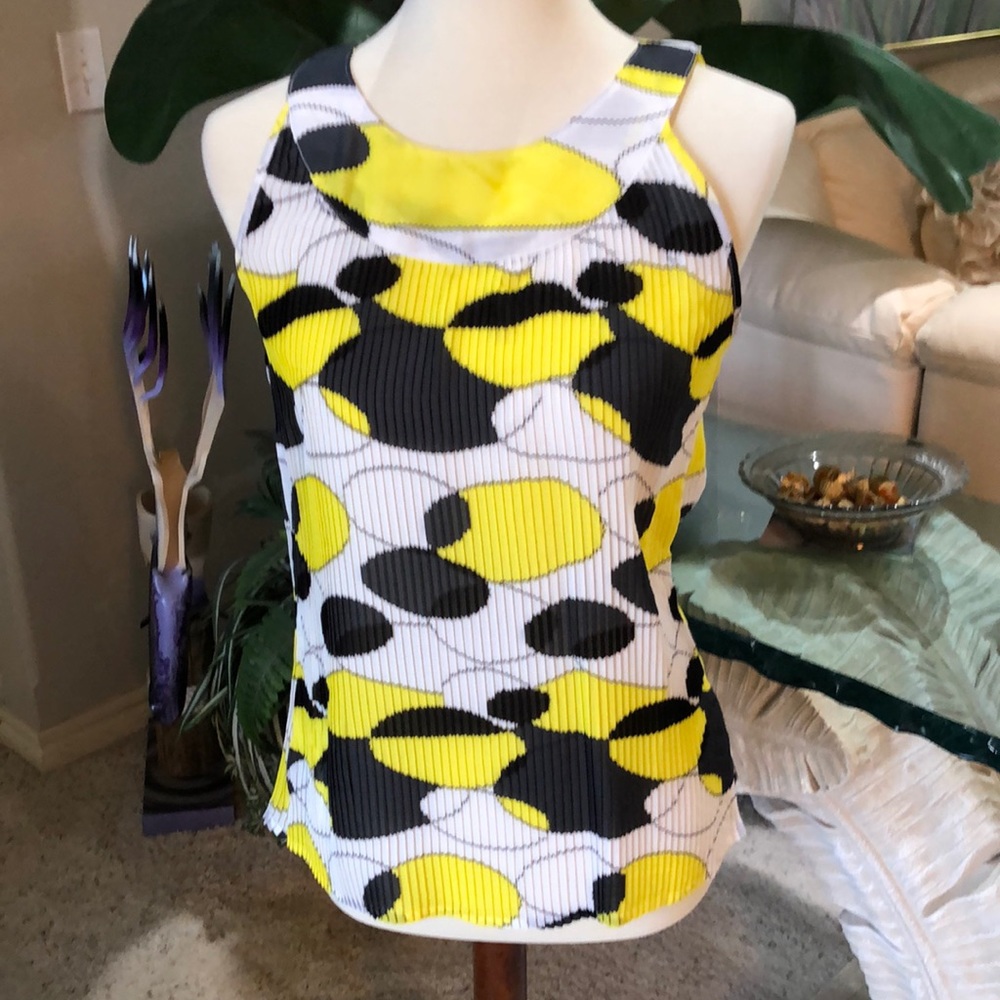 SZ S. NWOT Essentials TOP